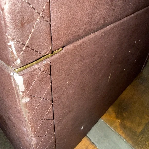 Vintage faux leather jewelry trunk - Picture 14 of 16